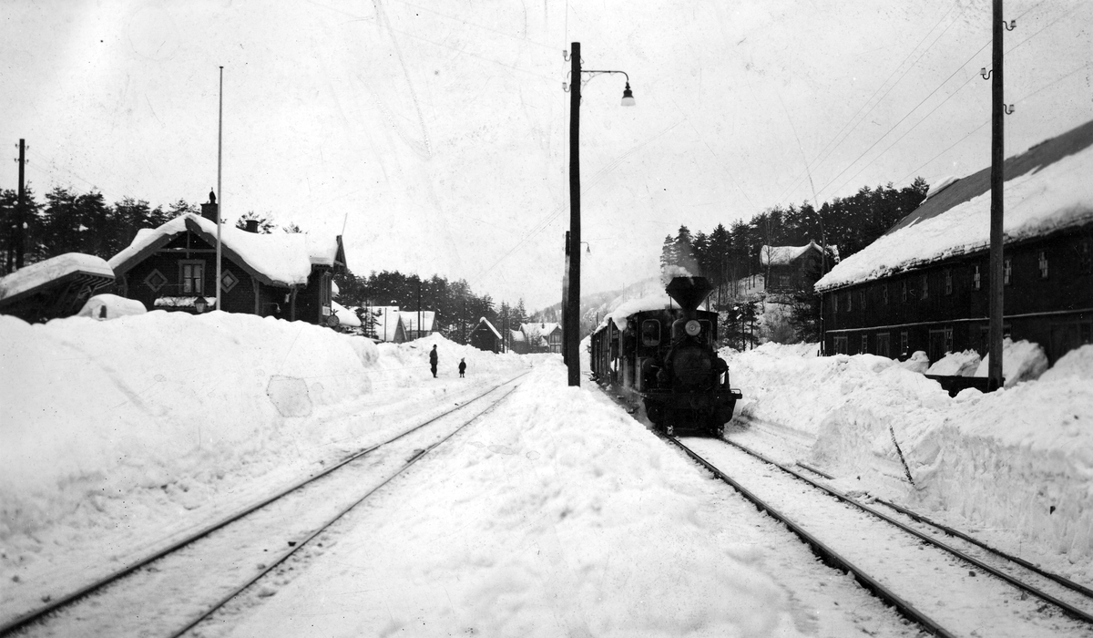 Setesdalsbanen og Sørlandsbanen. Vikeland (Vennesla) stasjon. Vintermotiv fra 1937.