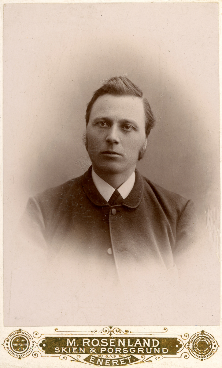 Portrettfoto av Olav Nilssson Eika, fødd Tveitan