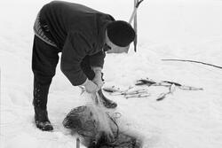 Yrkesfiskeren Paul Stensæter (1900-1982), fotografert mens h