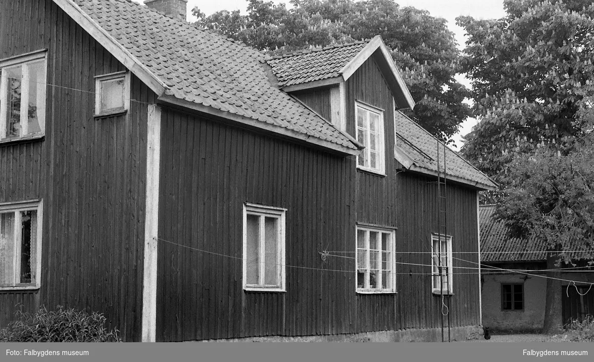 Byggnadsinventering 1972. Pålhammarsgården, stä 586-7 från SO.