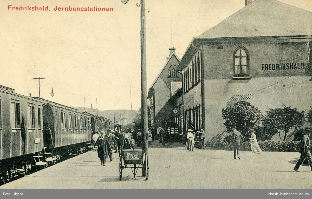 Persontog på Fredrikshald (Halden) stasjon