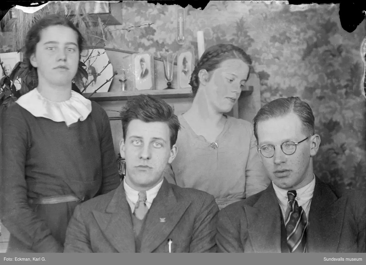 Bröderna John och Robert Eckman som vuxna, med sina fruar. Ur Karl Eckmans samling.