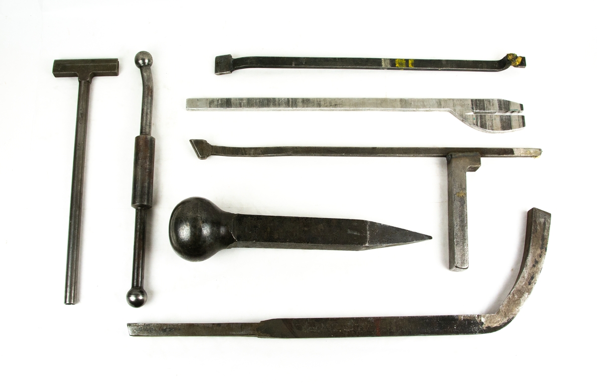 Plåtslagareverktyg Nit-mothåll och diverse verktyg till smidesstäd.