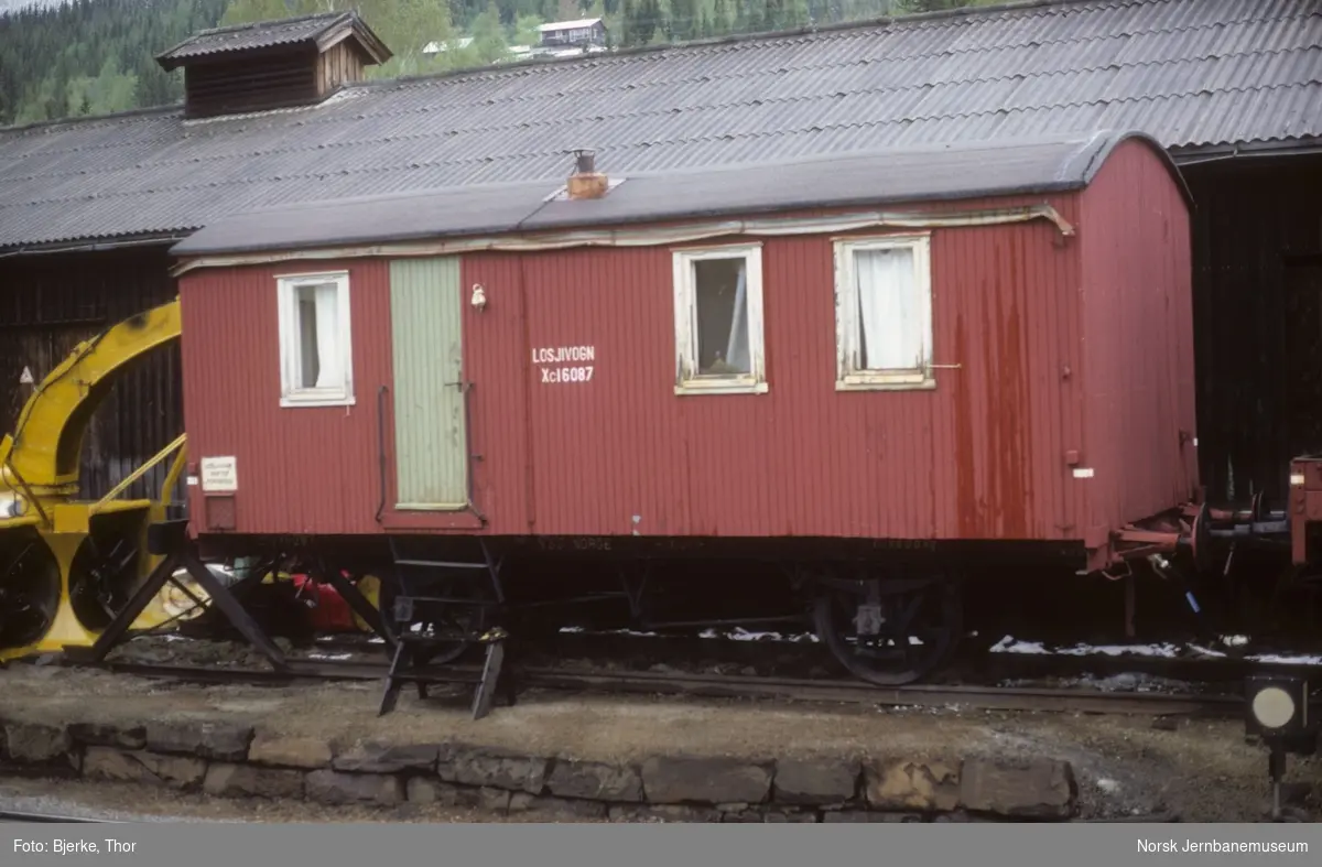 Losjivogn litra Xc nr. 16087 på Ål stasjon