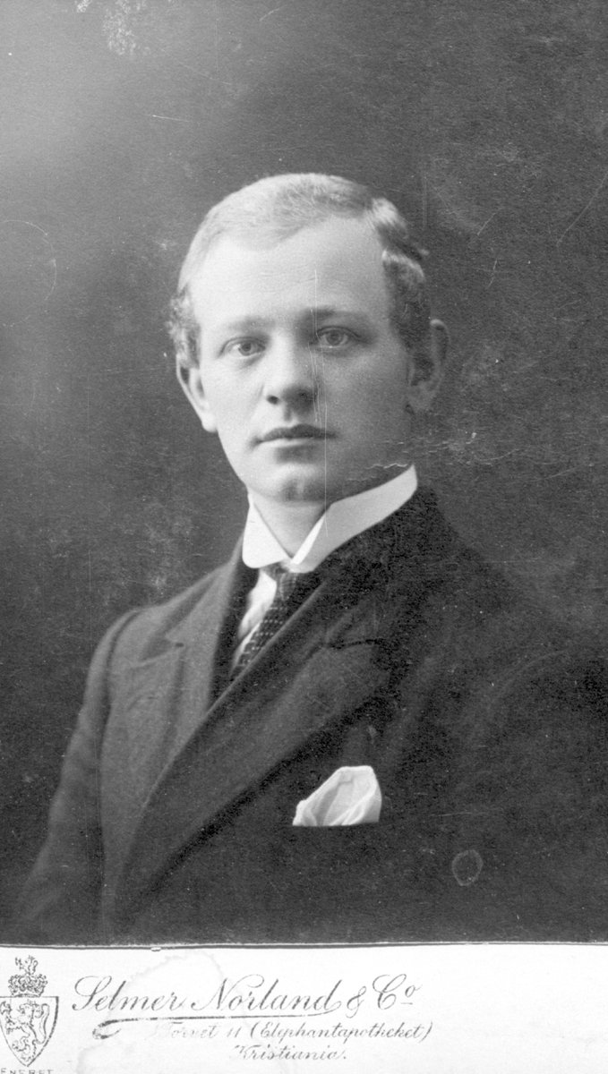 Knut E. Røvang