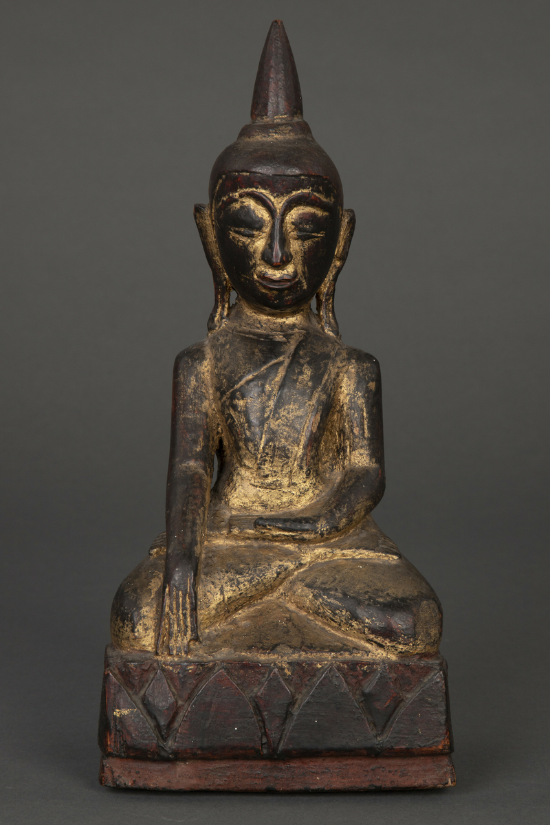 Buddha-figur [Treskulptur]