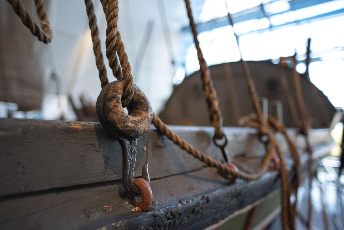 Detalj fra Fembøringen, den største båten i samlingen (Foto/Photo)