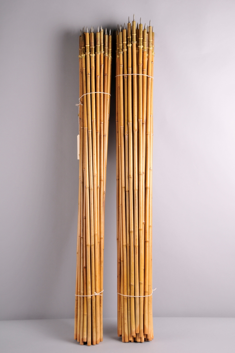 Skistavar i bambus Enden er spiss og i messing.