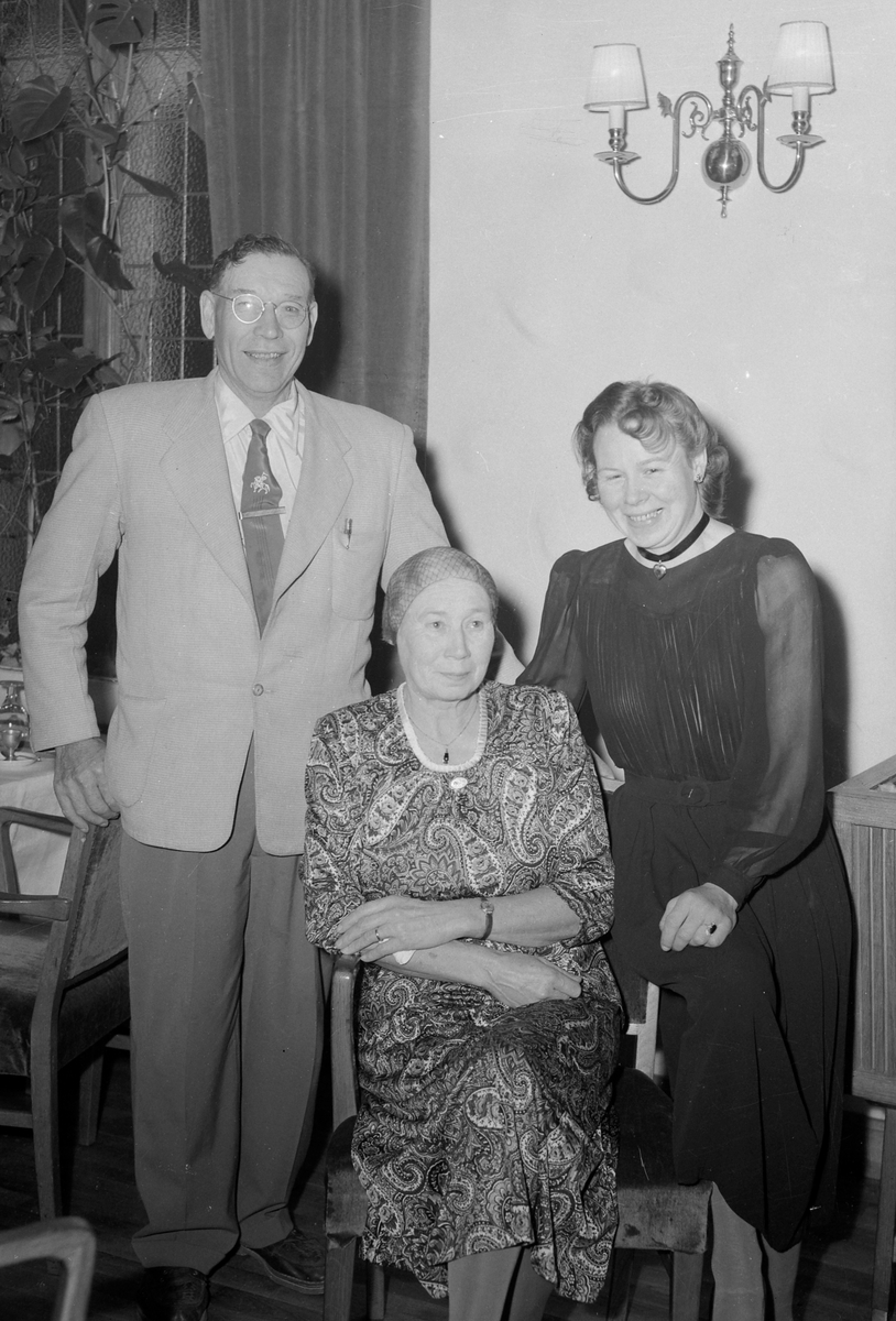 Nikodemus Olsson med kone og datter