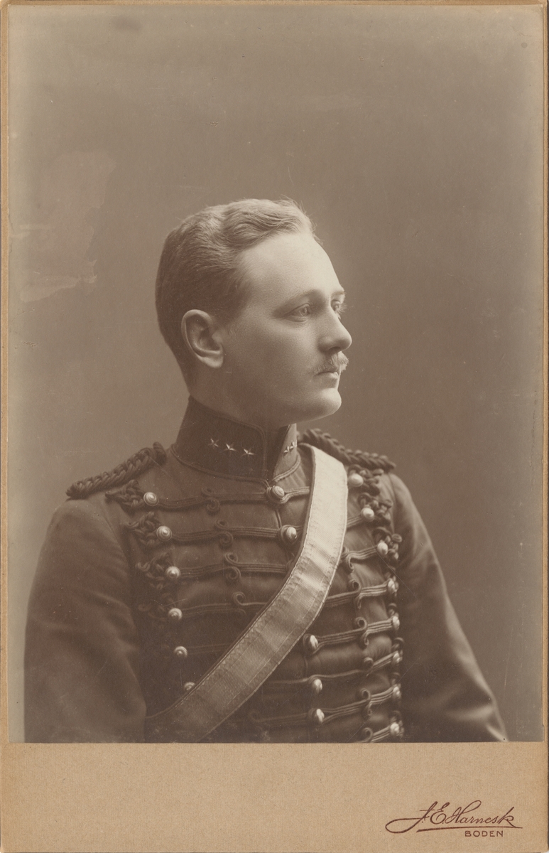 Porträtt av Ivan Carlson, kapten vid Bodens artilleriregemente A 8.