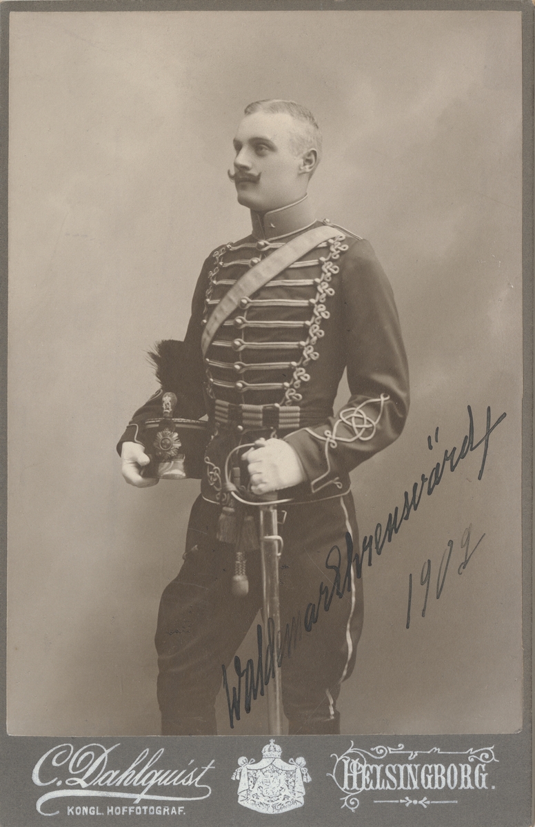 Porträtt av Waldemar Ehrensvärd, underlöjtnant vid Skånska husarregementet K 5.
