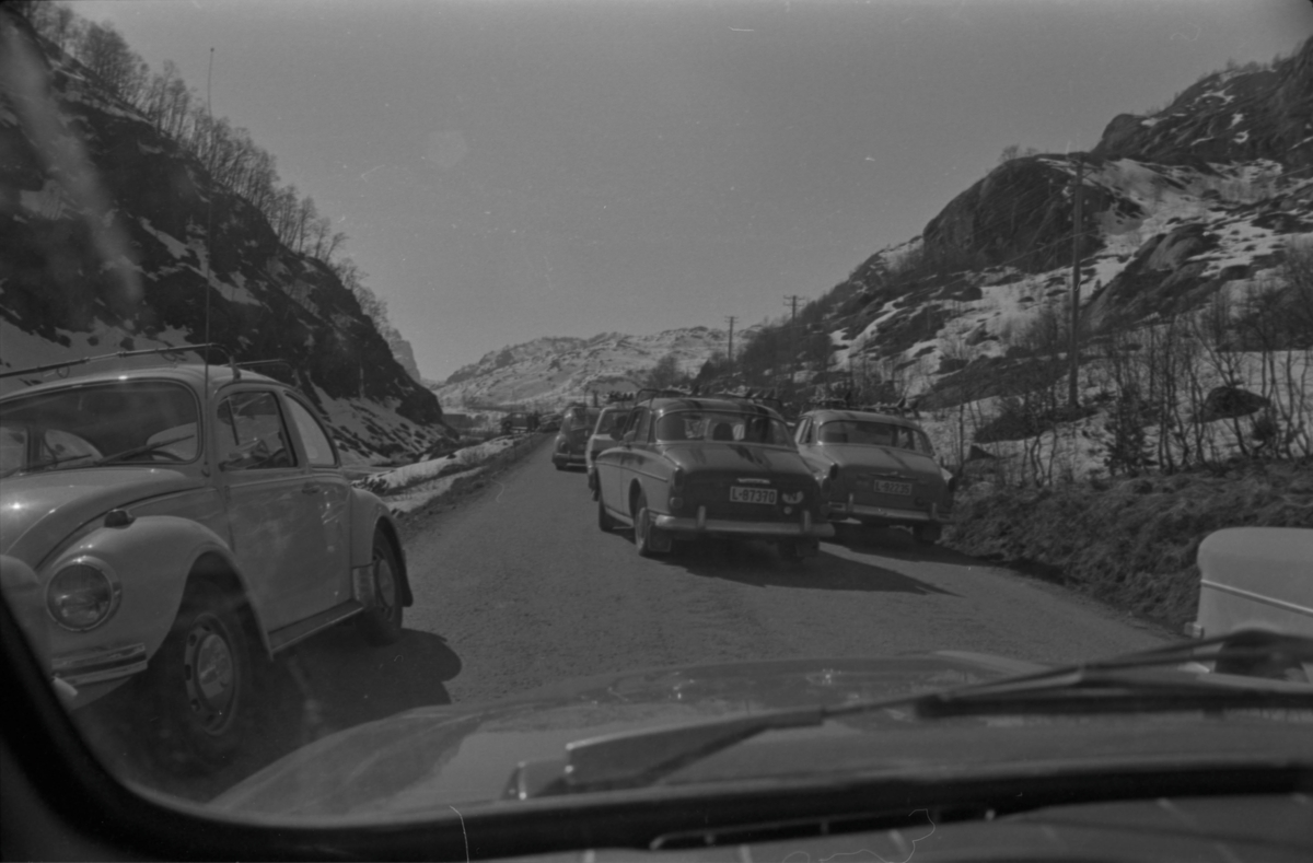 Påskeparkering på Mydland, ca. 1972.