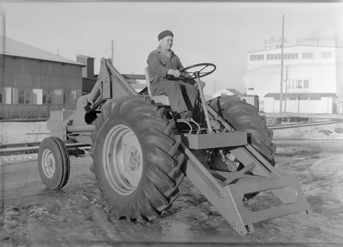 Traktor på Nyhavna for K.N. Schløsser Møller
