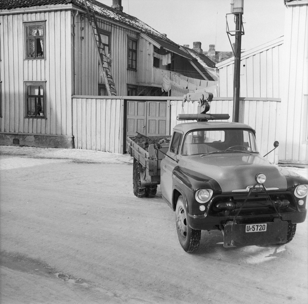 Trondheim Ingeniørvesens Chevrolet lastebil med kran levert av Anco