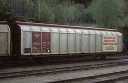 Lukket godsvogn litra Hbbis-tt (Jumbo) nr. 226 9005 på Roa s