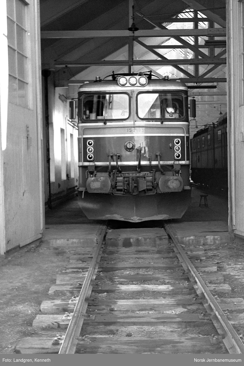 Elektrisk lokomotiv El 15 2193 i lokomotivstallen i Narvik