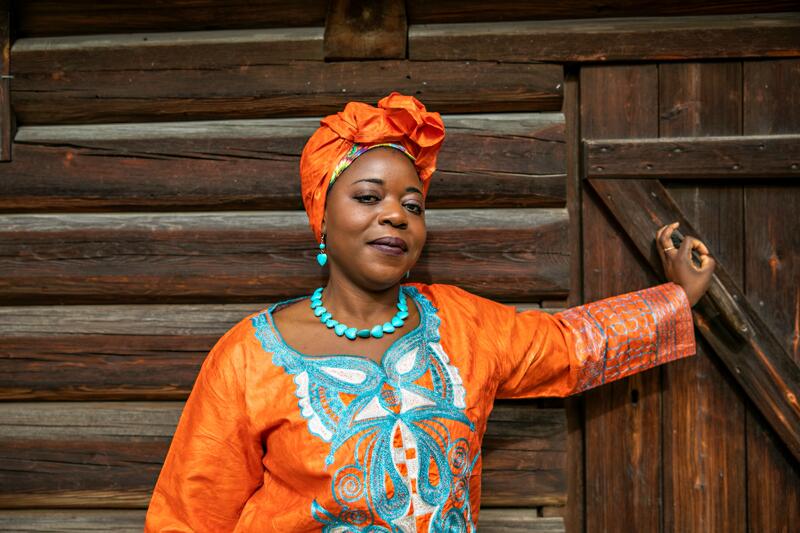 På Holmlia 7. mai kan du lære å knytte afrikansk hodeplagg. (Foto/Photo)