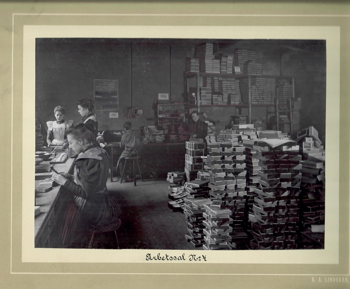 Lunds Cigarr och Tobaksfabrik, 1899. Arbetssal No 4