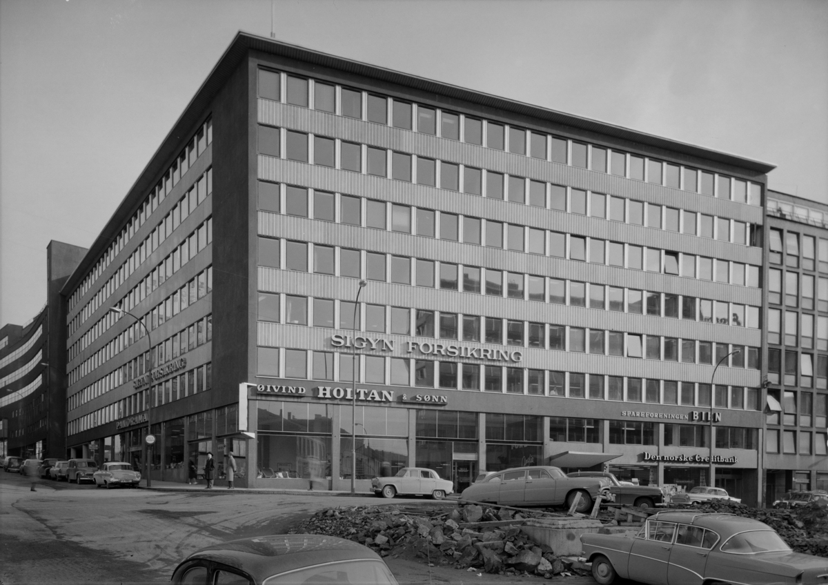 Arkitekturfoto av Hemsen-gården i Vika i Oslo. Gården hadde planlagt byggestart i 1939, men blei forsinka på grunn av krigsutbruddet.