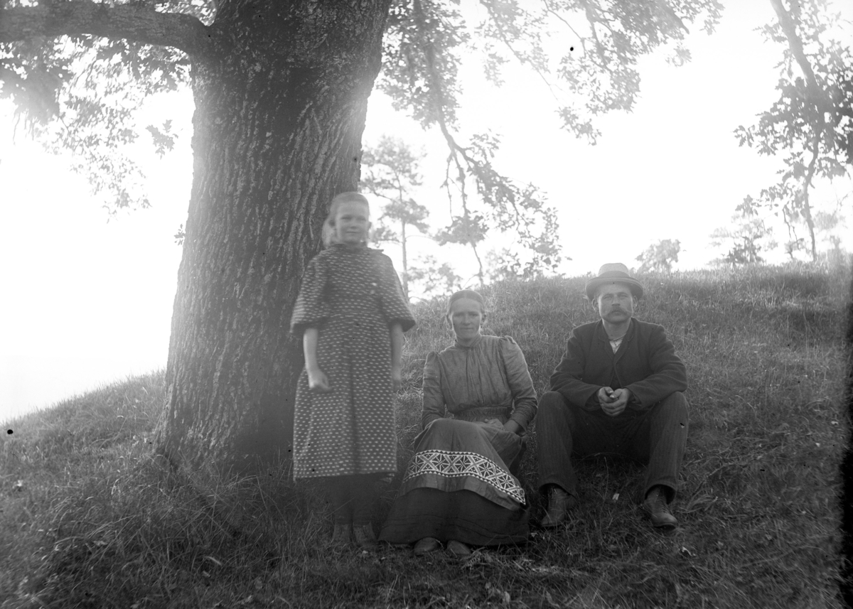 Venche, Kjersti og Wellek Fostvedt, gårdsbestyrer på Berg gård i på Berg