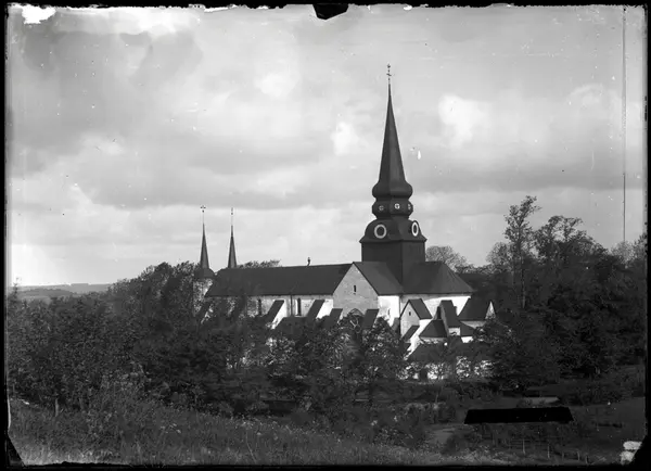 Varnhems Klosterkyrka - Västergötlands Museum / DigitaltMuseum