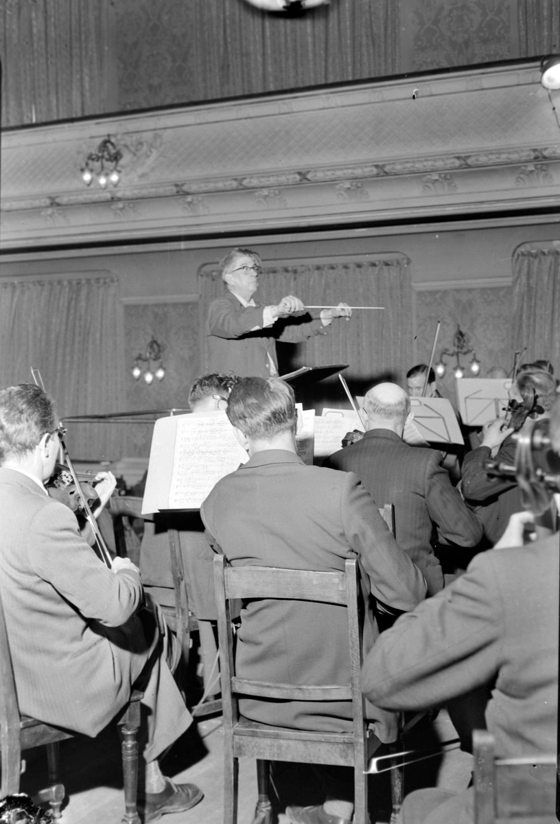 Dirigent Henry Swoboda fra Tsjekkia og dirigenten i Trondheim Symfoniorkester