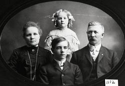 Helge T. Ellingbø med familie