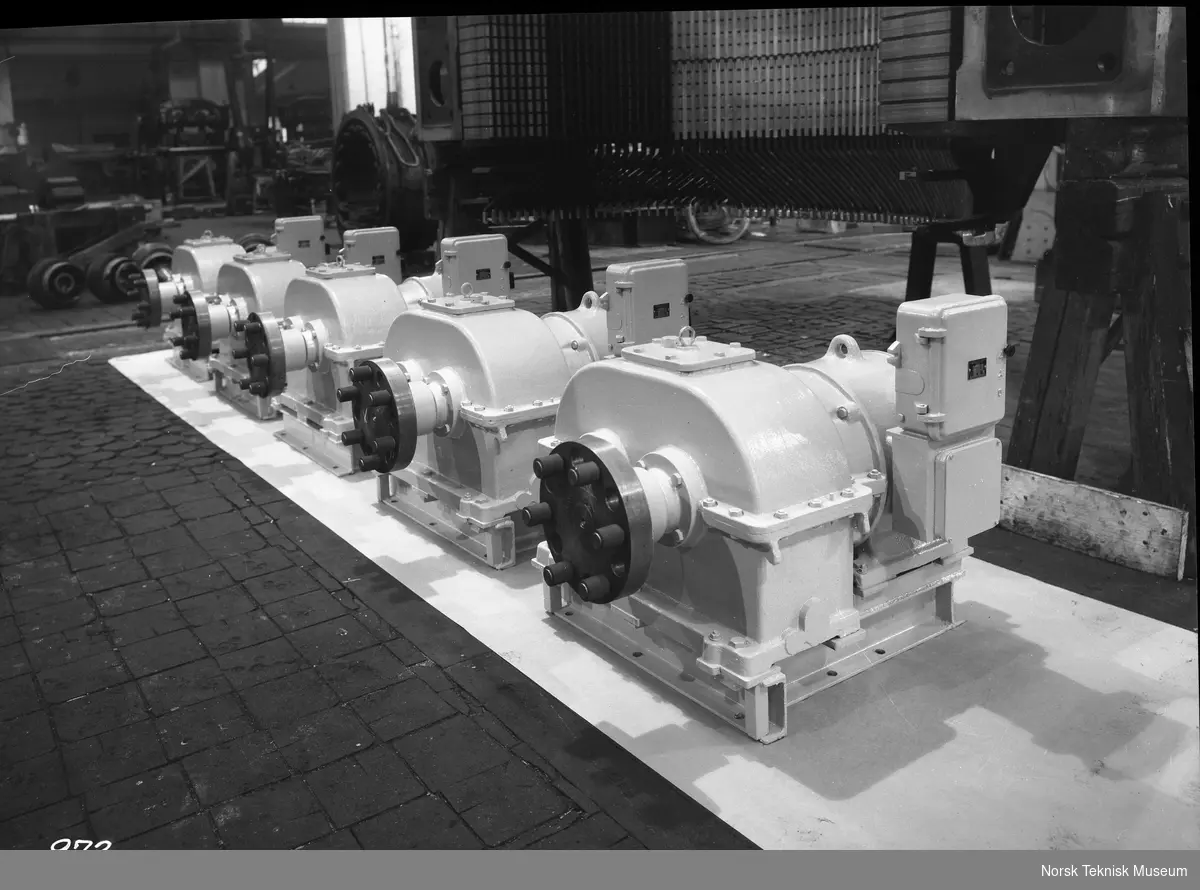 Fem stk tannhjulsmotorer 5 hk/25 omdr av type MQKo 74-TD 23, Tinfos Papirfabrik : papirfabrikken ble stiftet i 1875 og er et søsterselskap til Tinfos Jernverk A/S