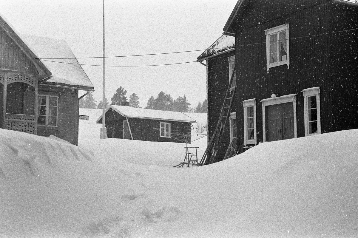 27.1.75. Skimakeren Reidar Røsten, Tufsingdal. i forbindelse med skiutstilling (Foto:A.Eckhoff)