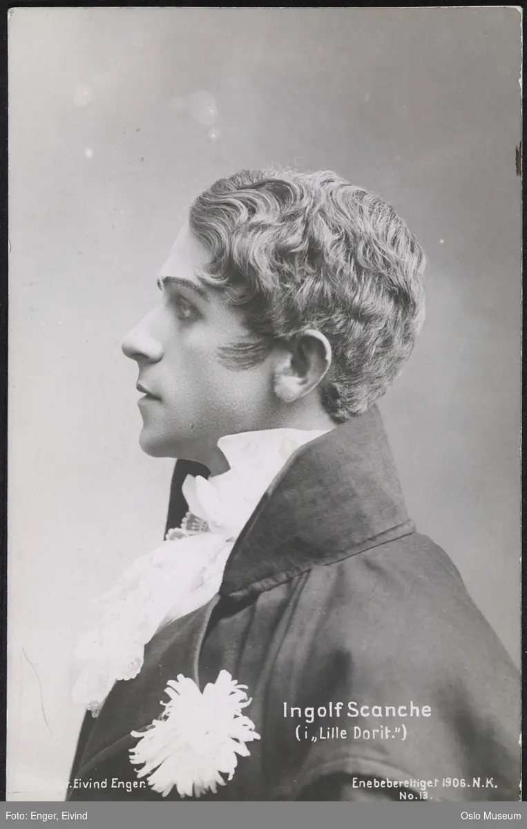portrett, mann, skuespiller, rollebilde, Arthur Clennam i "Lille Dorit", på Nationaltheatret, brystbilde, profil, kostyme