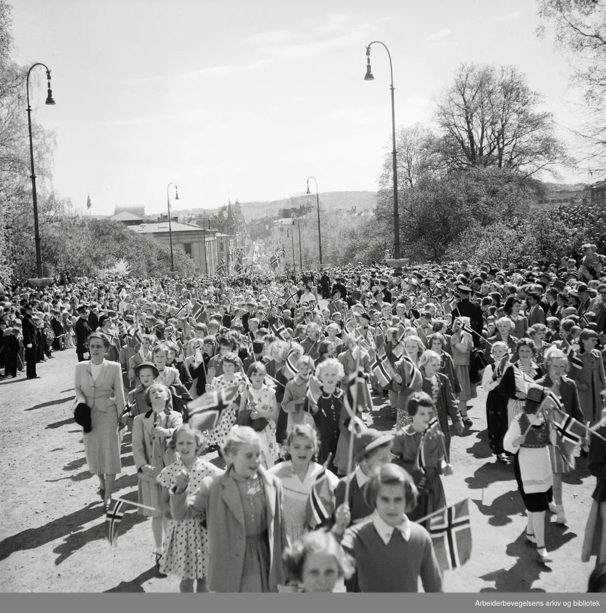 17. mai 1954 på Slottsplassen.