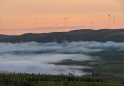 Vindturbiner på Kjølberget Vindkraftverk i Våler, fotografer
