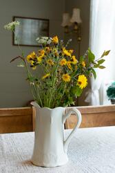 vase med blomar i interiør (Foto/Photo)