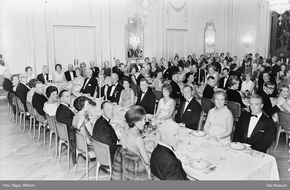Grand Hotel, interiør, Norges Gullsmedforbund, 60-årsjubileum, langbord, oppdekning, kvinner, menn