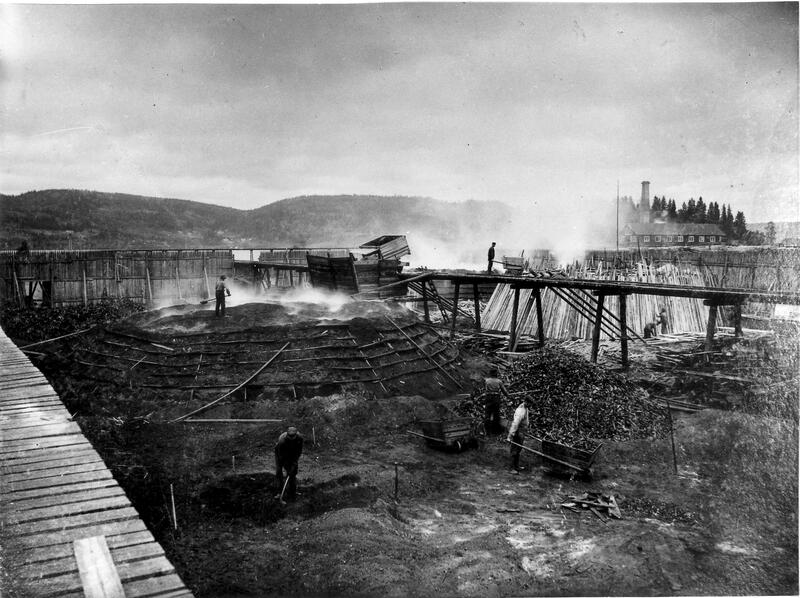 Salsåkers sågverk. Kolningsarbete 14/9 1899. 