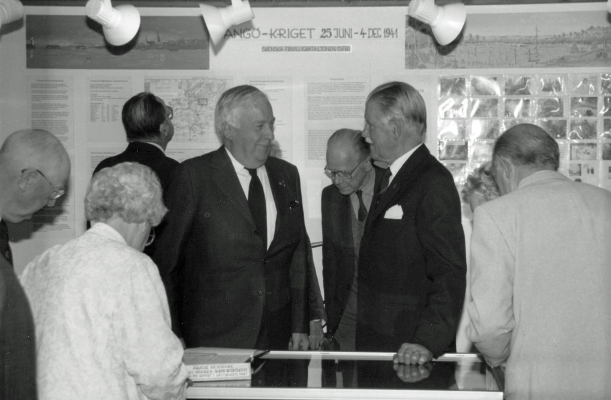 Invigning av P 4 regementsmuseums frivilligavdelning 19 sept 1990.  G Arvidsson, L Lundholm, C af Geijersstam och K H Bergh.