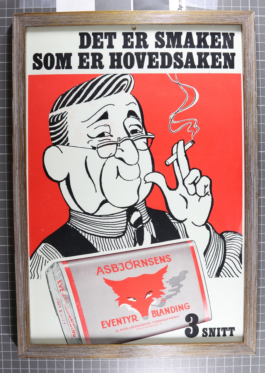 Mann med sigarett i hånden over pakke med eventyrblanding. Over står teksten "Det er smaken som er hovedsaken"
