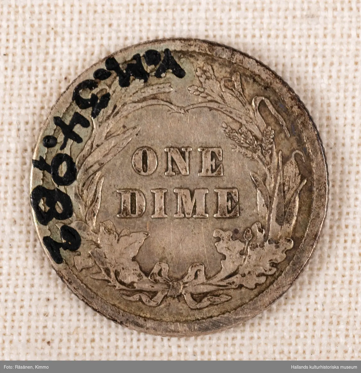 Amerikanskt silvermynt. "One dime" "United states of America"Präglingsår 1907