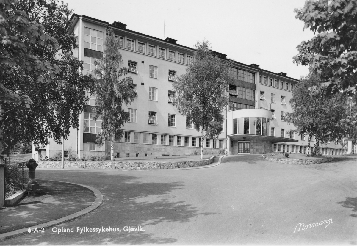 Oppland Fylkessykehus med hovedinngang mot Kyrre Grepps gate.
