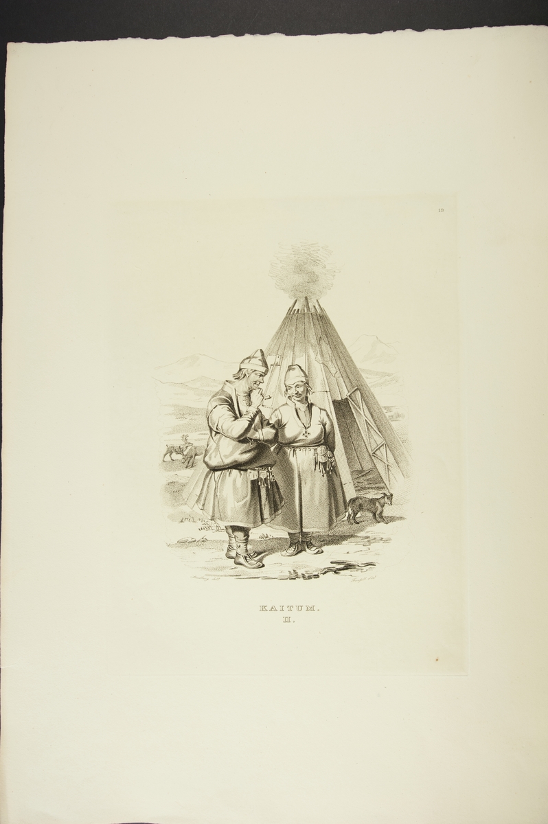 Tryck. "Kaitum. II." Man och kvinna framför kåta. L.A. 861