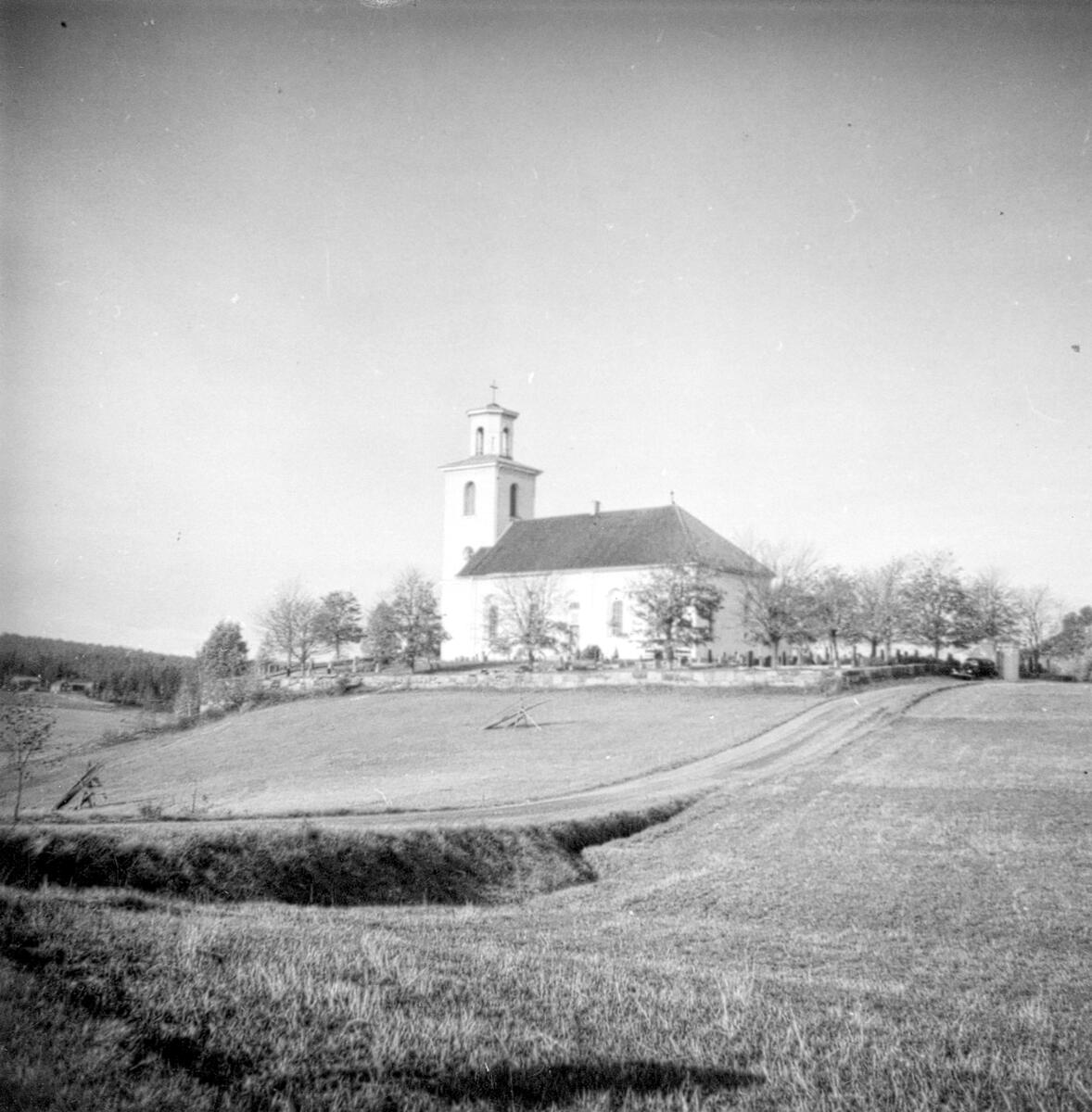 Häggdångers kyrka, 1930-tal. Byggmästare Pehr Hagmansson. Efter 60 år ...