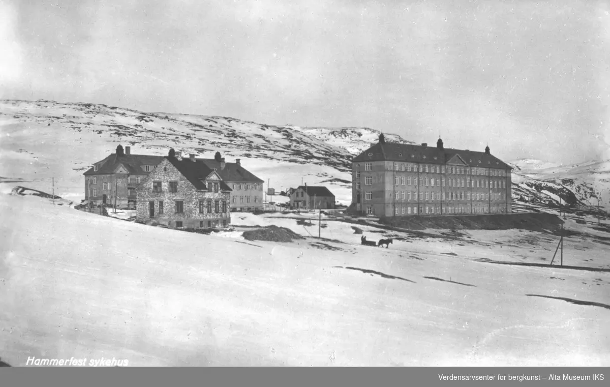 Hammerfest sykehus, vinter, snø, murbygninger, hest og slede, 