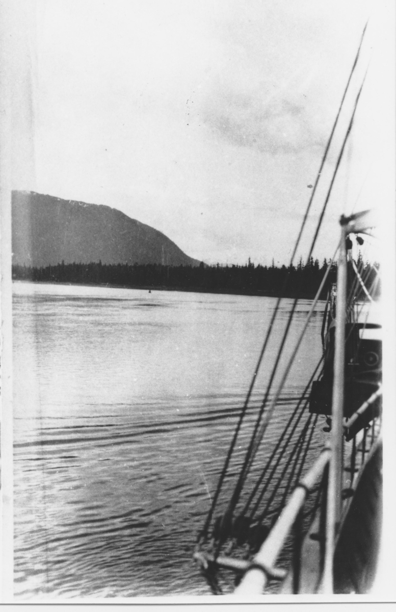 Mr. Huttons yacht "Hussar" i Alaska