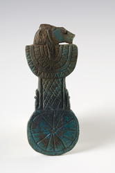 Del av smykke (motvekt) med gudinnen Sachmet [Objekt]