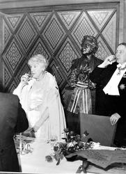 Dagny, middag, byste,