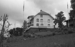 DOK:1971, Aulestad, veranda, hage, vognskjul,