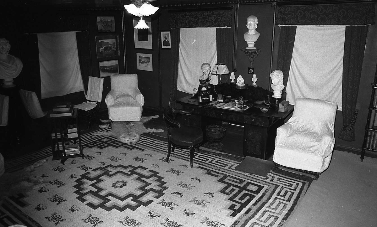 DOK:1983,
Aulestad, interiør, arbeidsværelse, teppe, stol, skrivebord, byste,