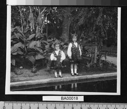 Jenter, oldebarn, bunad,