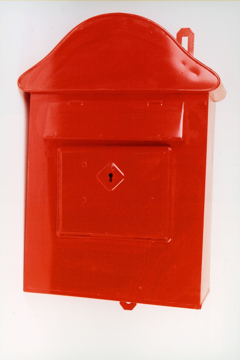 Postmuseet, gjenstander, postkasse, brevkasse, nøkkelhull, uten plakat, kassen er ubrukt, fra før 1956.
