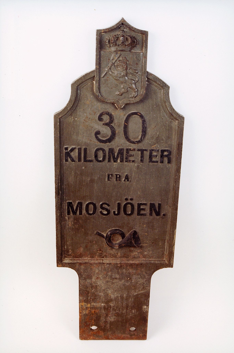 postmuseet, gjenstander, kilometertavle, 30 kilometer fra Mosjøen